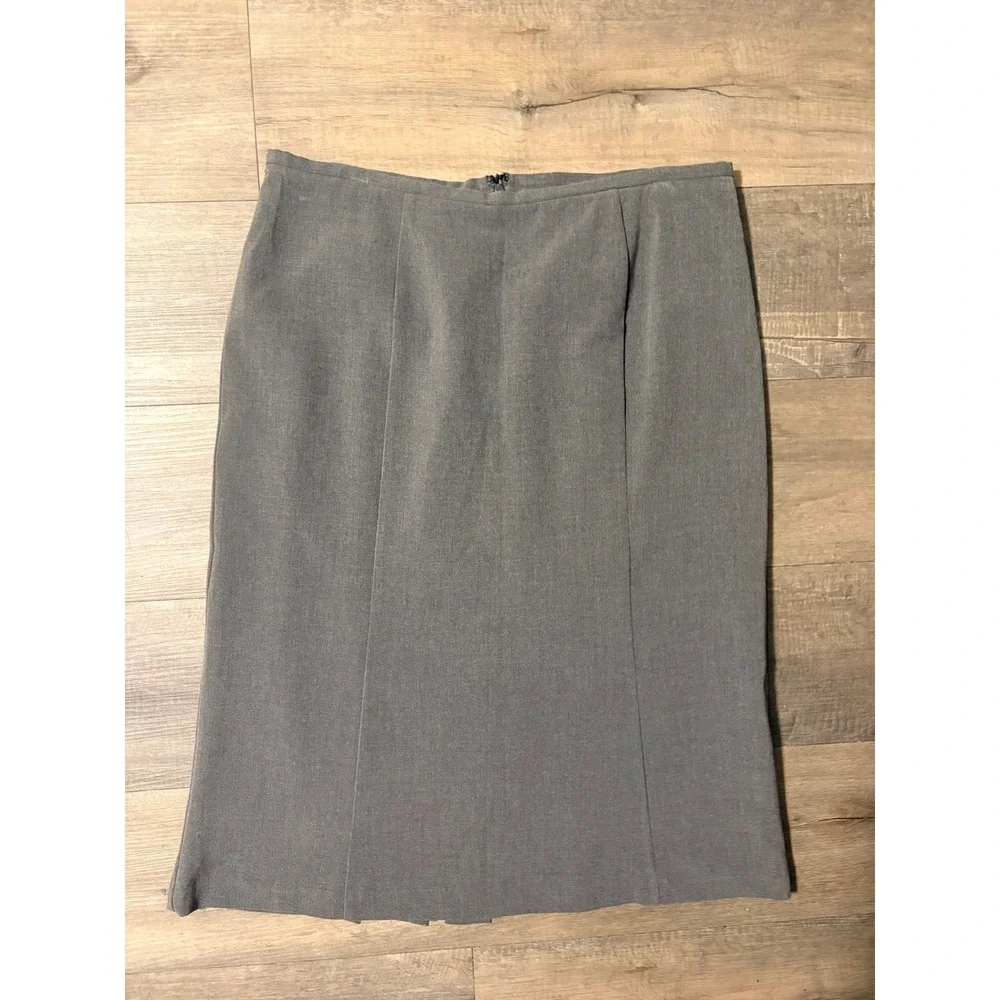 Worthington Gray Pleated Back Pencil Skirt Size 12 Career Office Wear Stretch